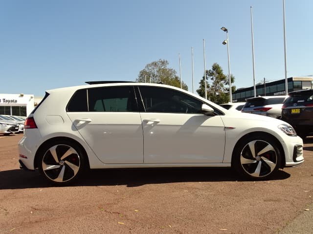 2017 Volkswagen Golf image