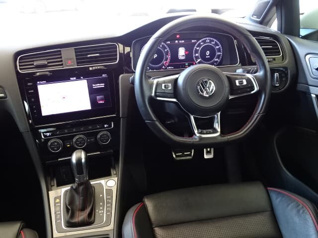 2017 Volkswagen Golf image