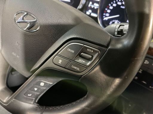 2018 Hyundai Santa Fe image