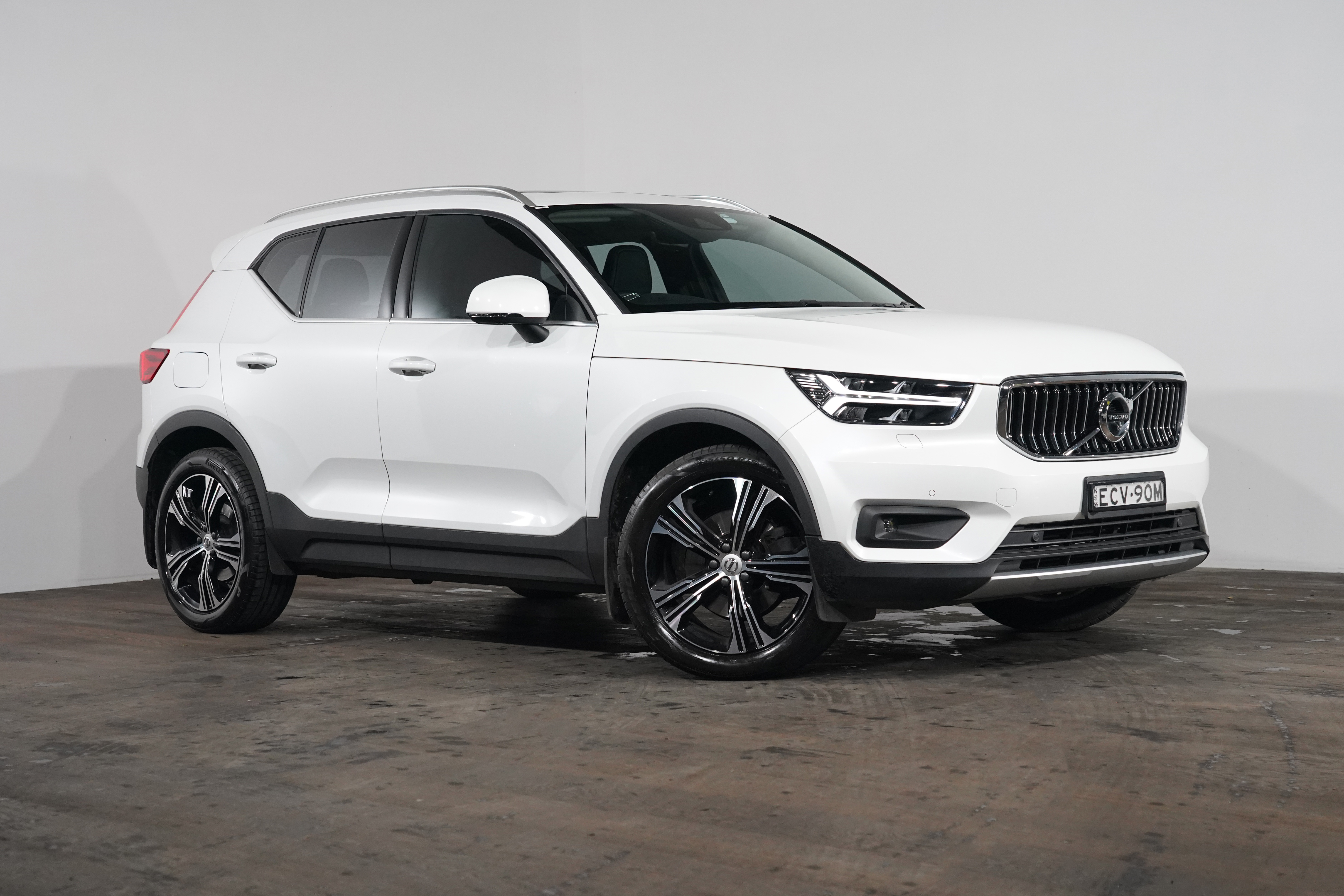 2019 Volvo Xc40 T4 Inscription (Awd) image
