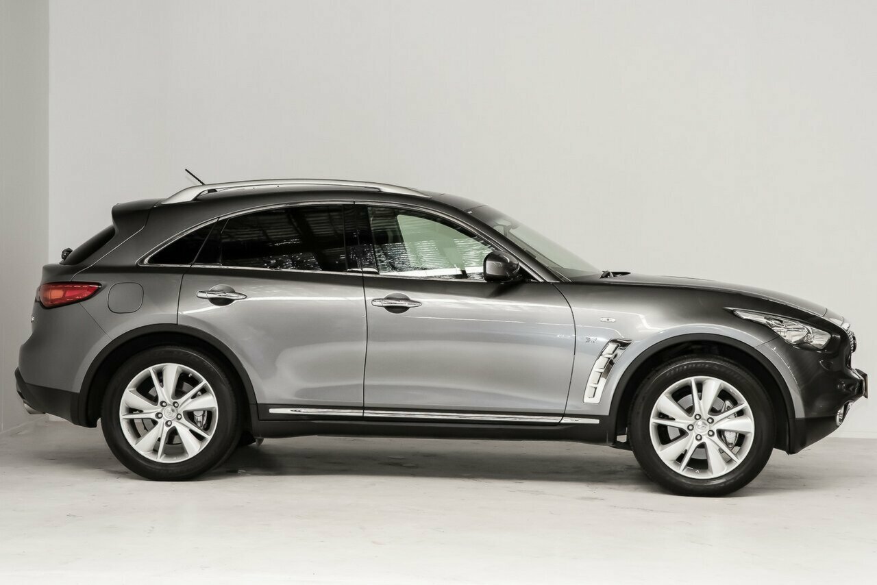 2017 Infiniti QX70 image