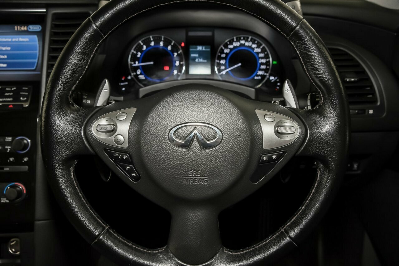 2017 Infiniti QX70 image