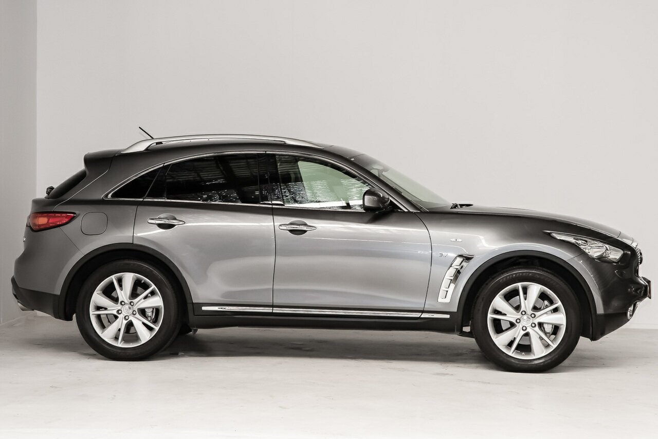 2017 Infiniti QX70 image