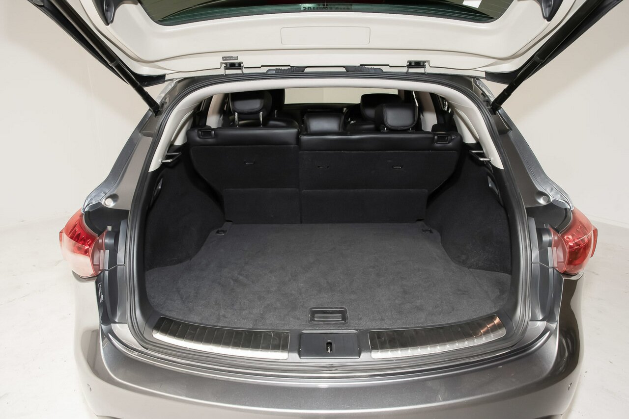 2017 Infiniti QX70 image