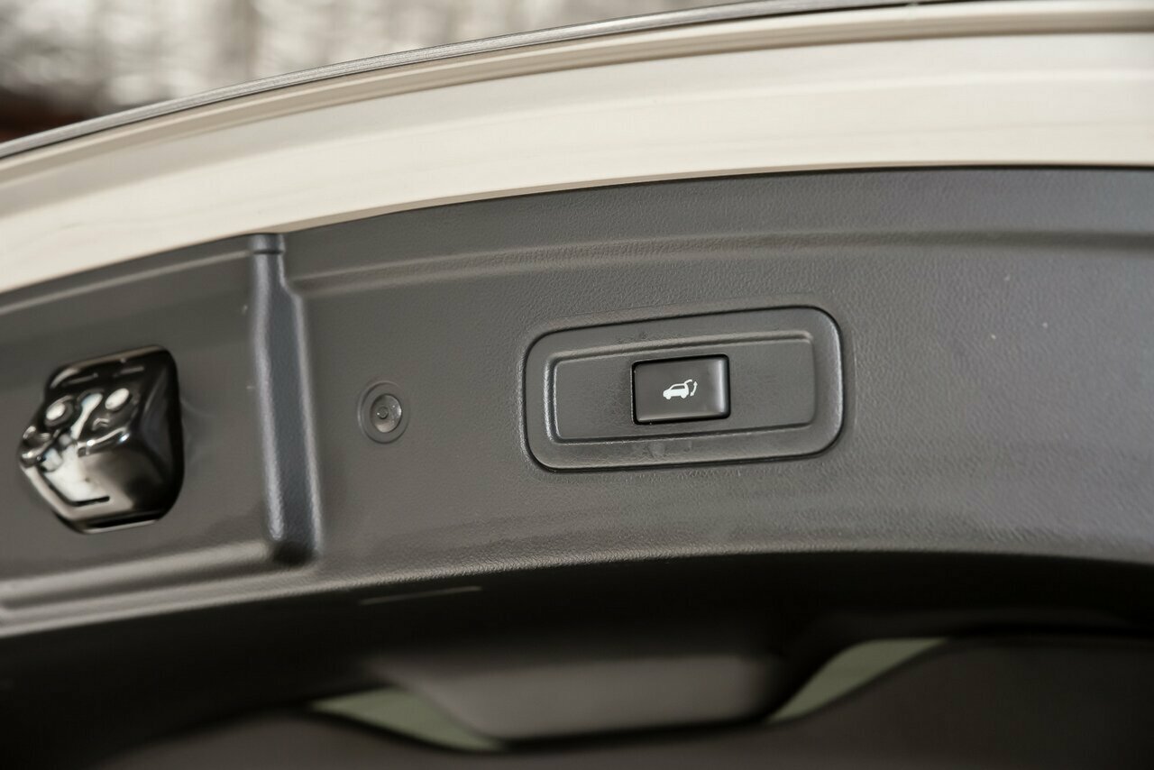 2017 Infiniti QX70 image