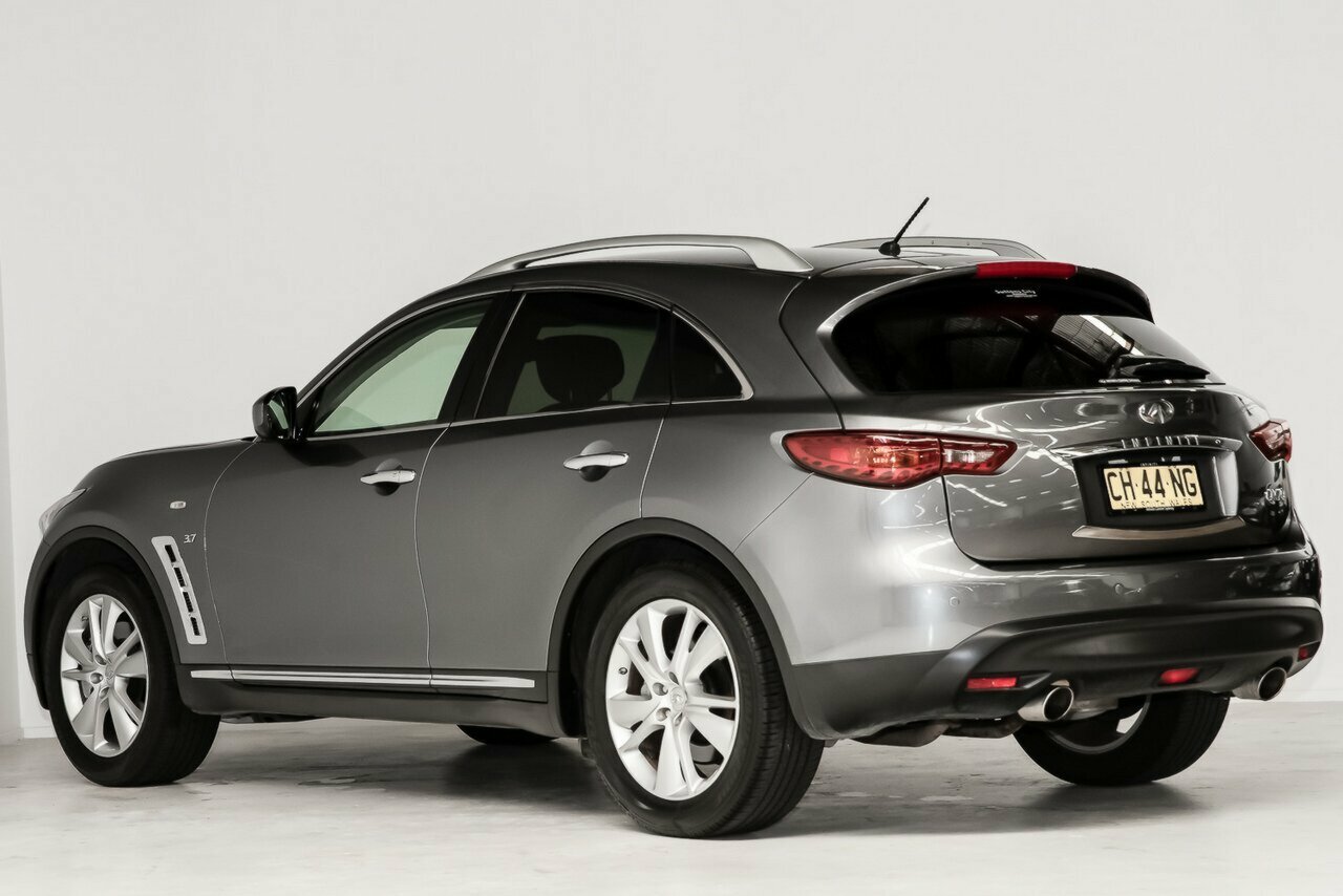 2017 Infiniti QX70 image