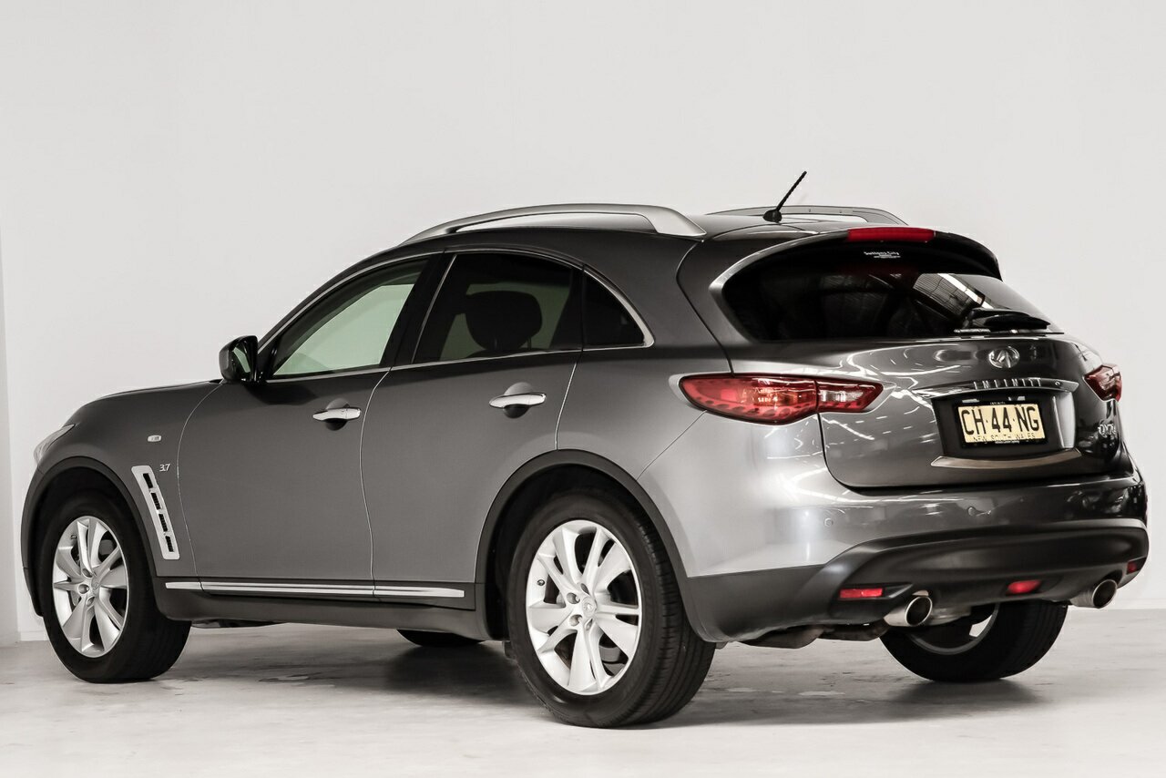 2017 Infiniti QX70 image