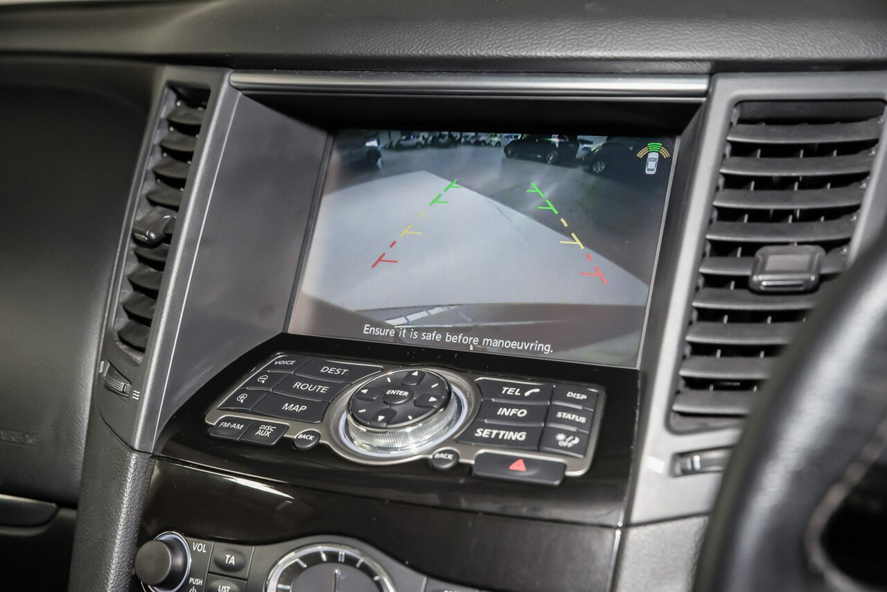 2017 Infiniti QX70 image