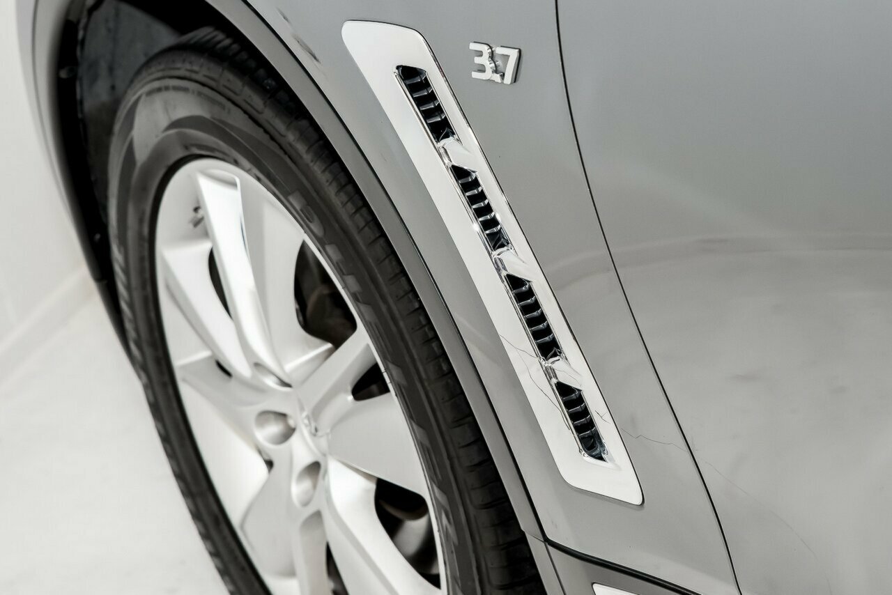 2017 Infiniti QX70 image