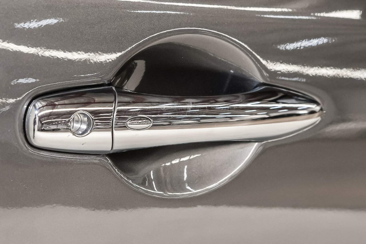 2017 Infiniti QX70 image